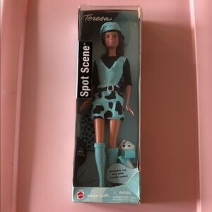 🩵 Spot Scene Teresa Barbie (Mattel #53966, 2001) – Friend of Barbie – NRFB